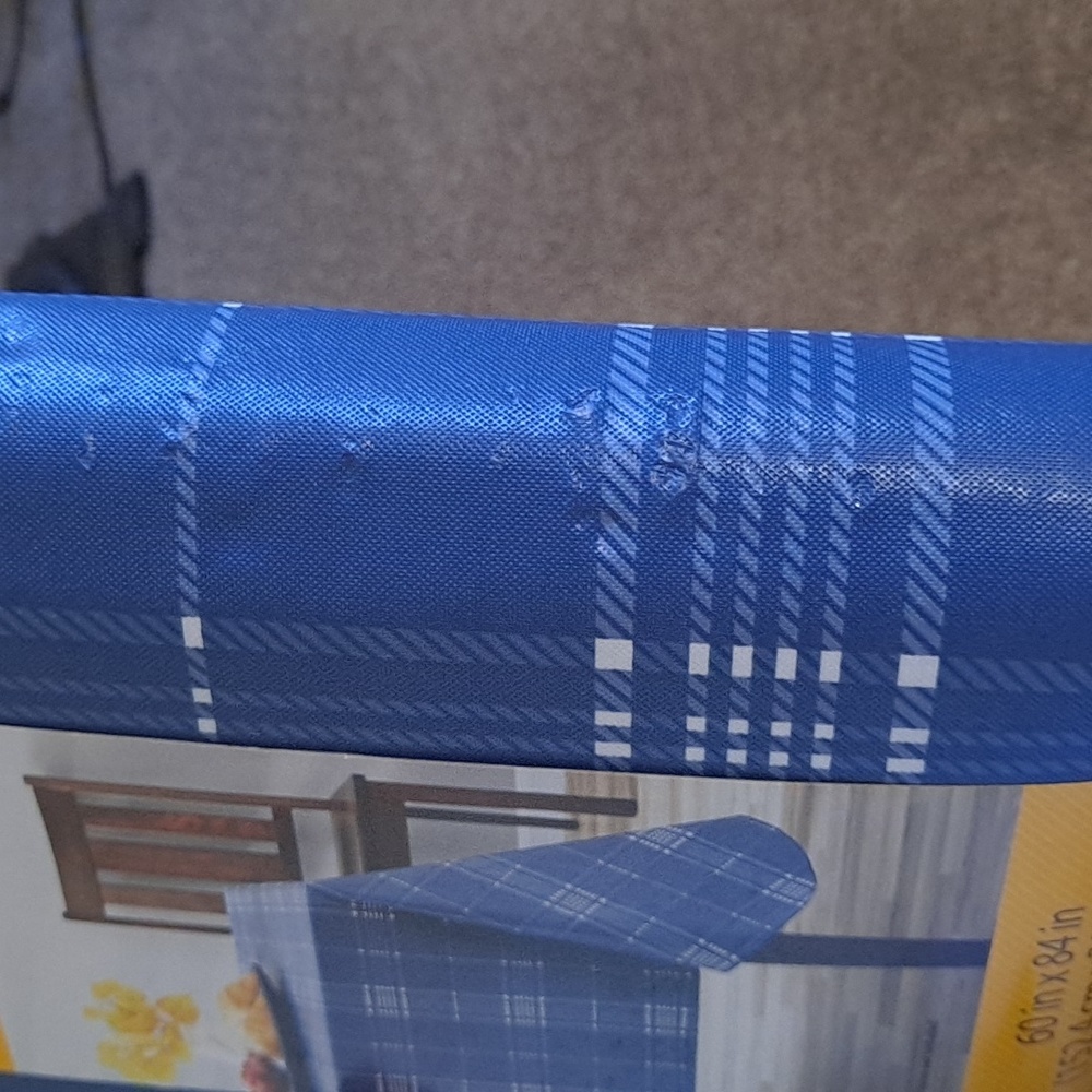 5 tablecloths - Picture 3 of 3